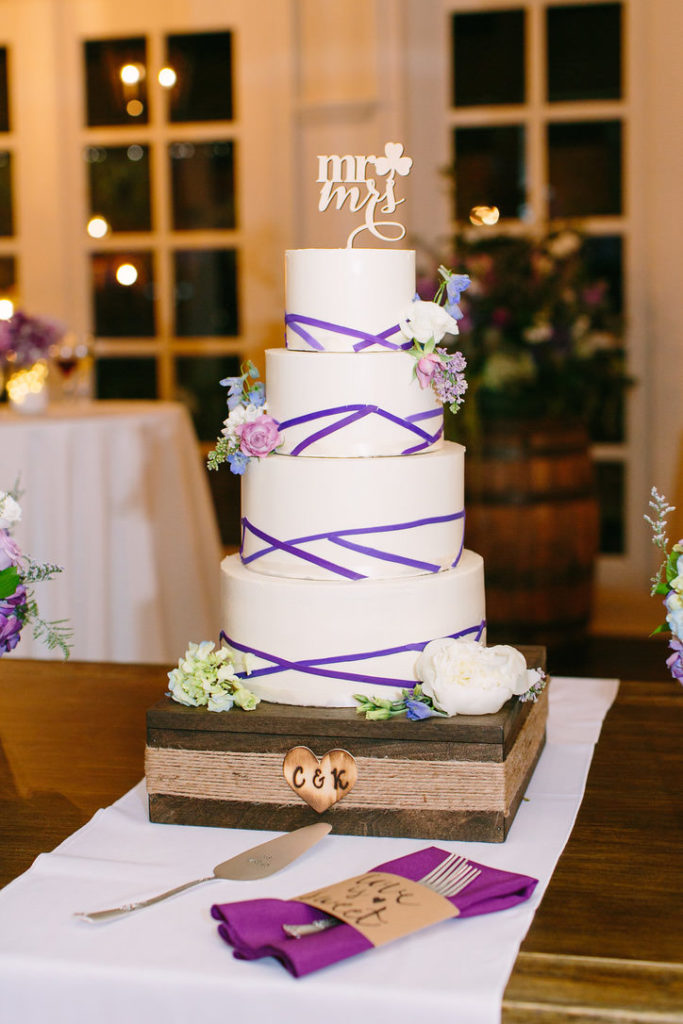 modern purple wedding cake ideas